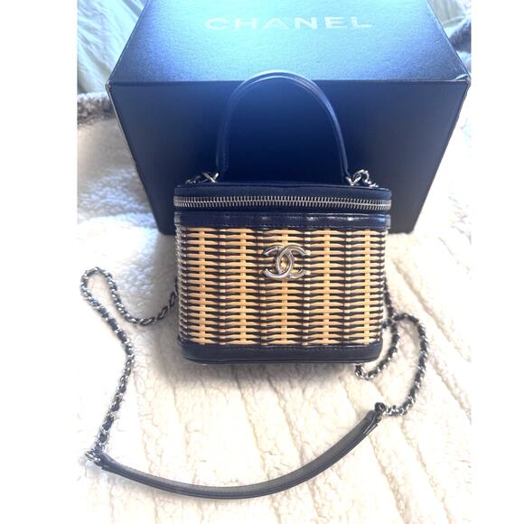 Authenticated Chanel Vanity Wicker Bag – Excellent Condition Rare Navy Blue - Picture 2 of 11